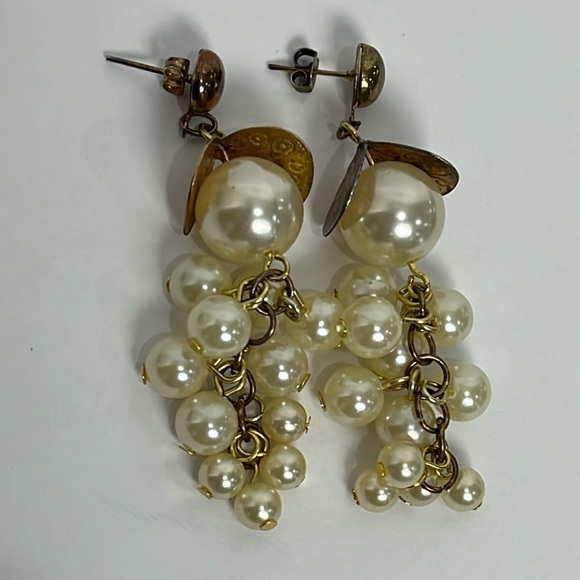 Vintage Faux Pearl Cluster Grape Dangle Earrings Gold Tone - Picture 3 of 7
